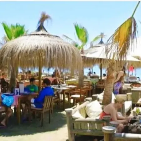 Junto Al Mar Piscinas Jardines Wifi شقة